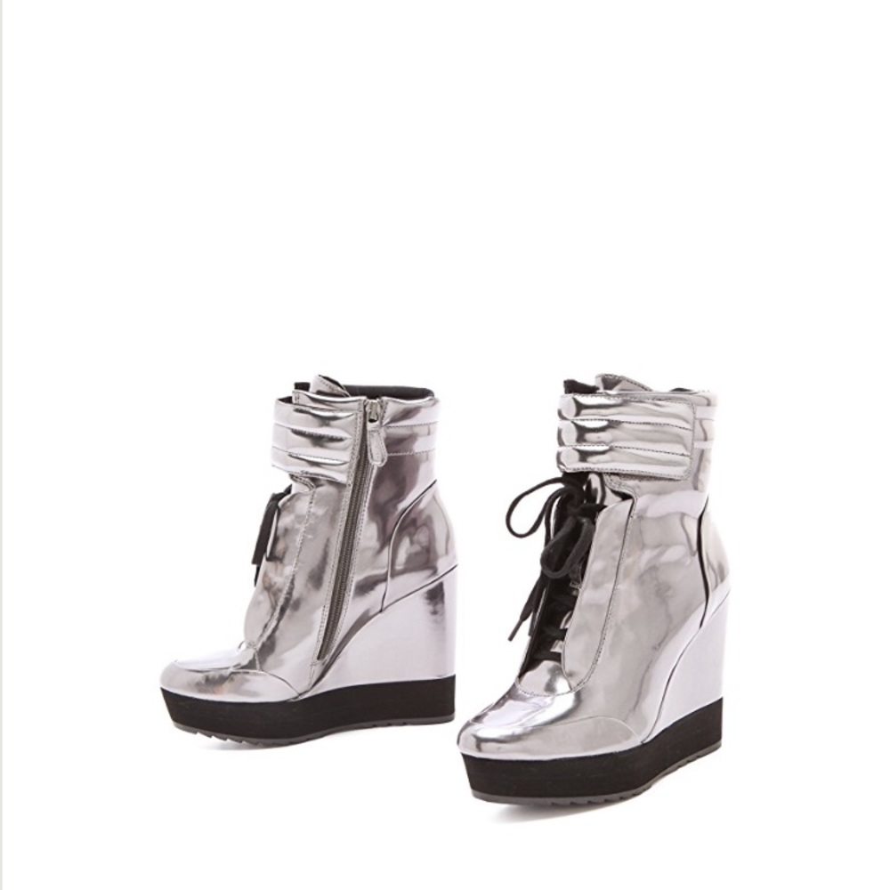 ❗️Boutique 9 Whispers Mirror Sneakers❗️